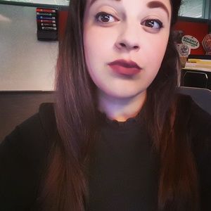 Meet your Posher, Holly